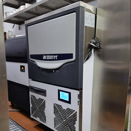 150公斤雪花制冰机交付山东某火锅店
