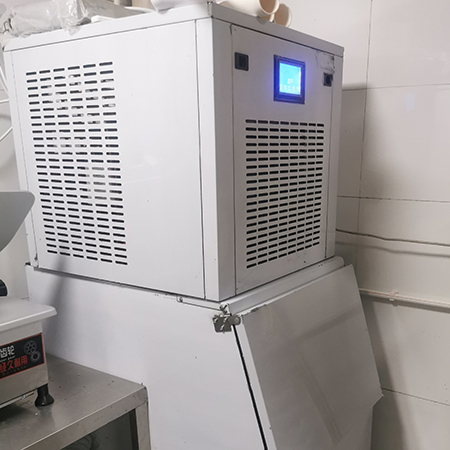 150公斤雪花制冰机交付湖北某火锅店